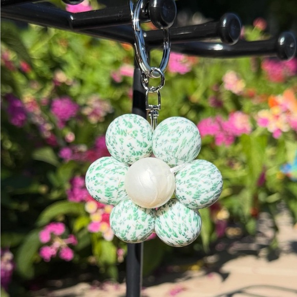 Flower Keychain 🌷 - Picture 2 of 2
